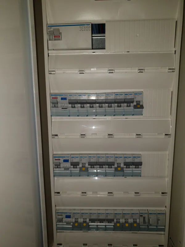 Tableau électrique neuf installé lors d'une rénovation